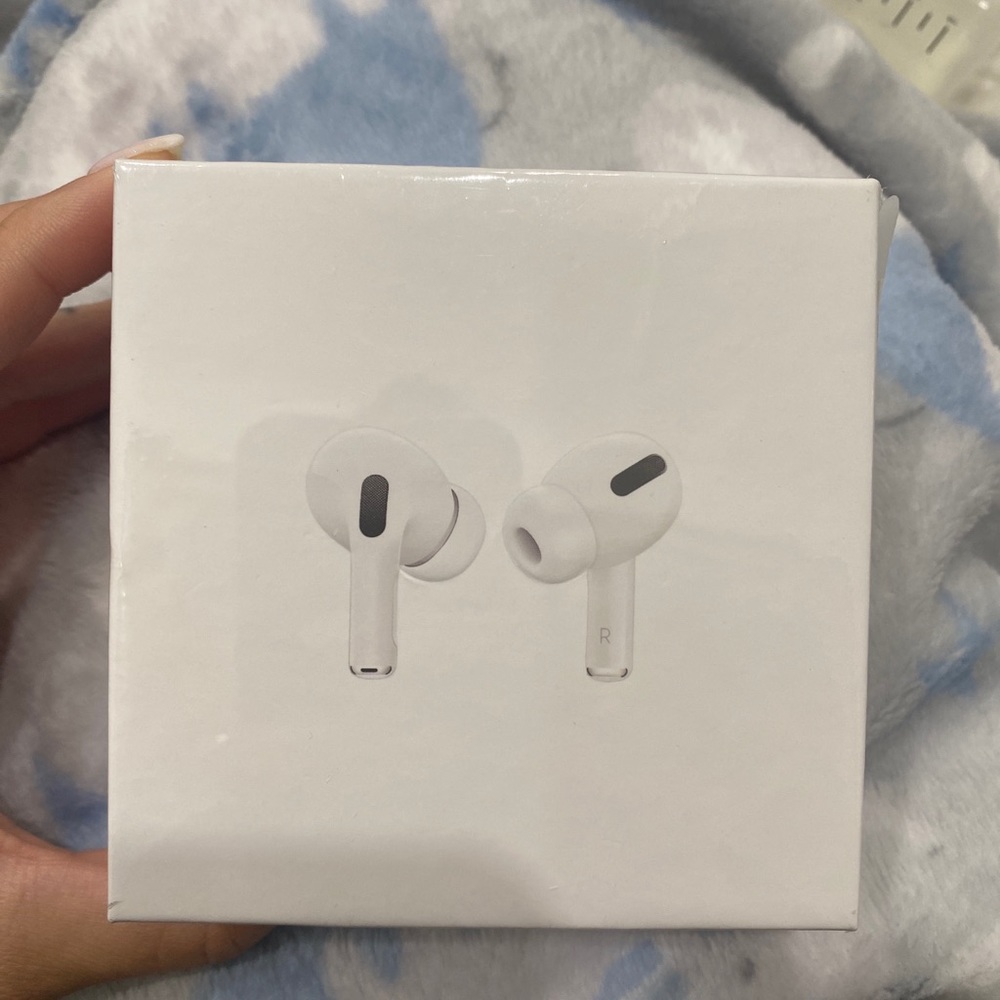 Apple AirPods Pro with MagSafe Charging Case